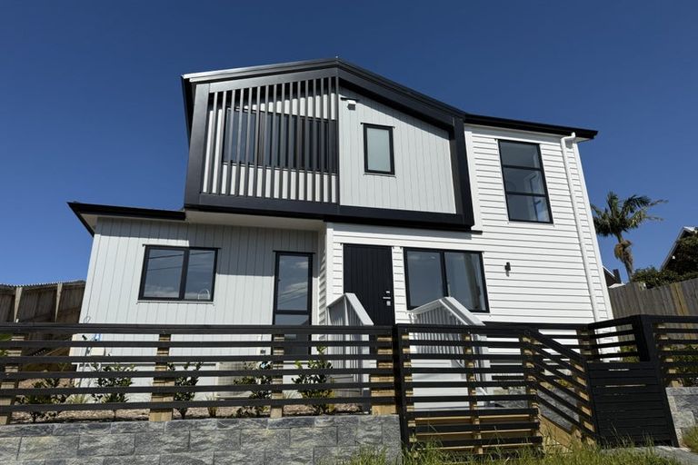 Photo of property in 33 Garadice Road, Rothesay Bay, Auckland, 0630