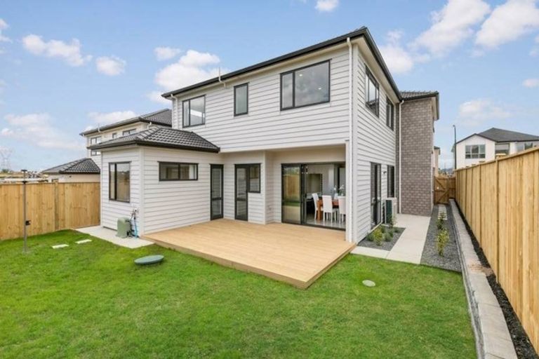 Photo of property in 32 Carrickdawson Drive, Flat Bush, Auckland, 2019