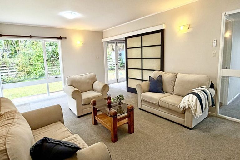 Photo of property in 19 Mappin Place, Chatswood, Auckland, 0626