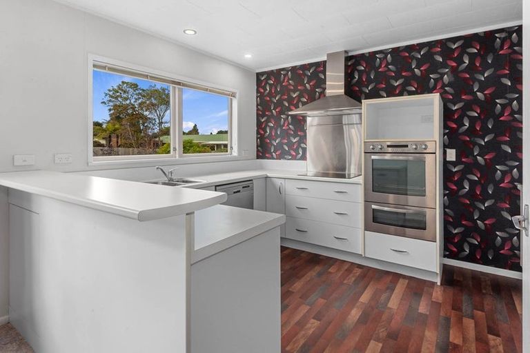 Photo of property in 10 Windsor Avenue, Waikanae, 5036