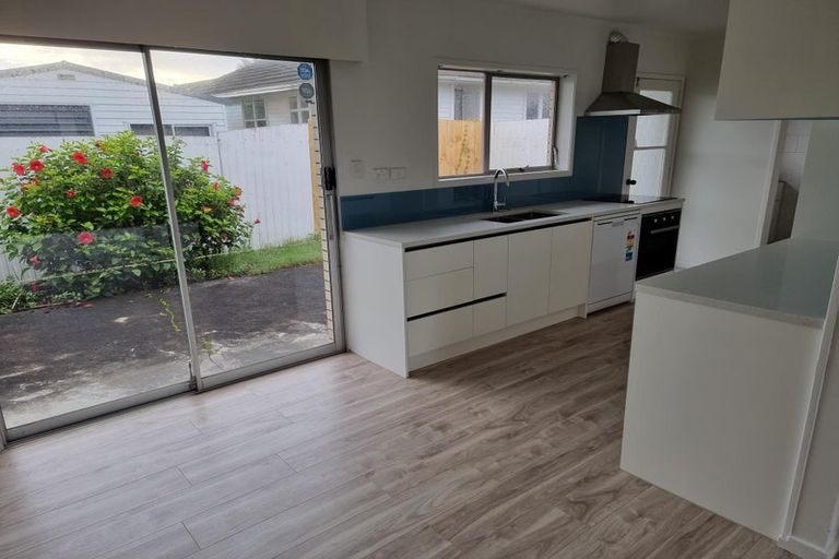 Photo of property in 2/1 Latham Avenue, Pakuranga, Auckland, 2010
