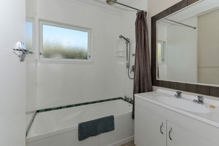 Photo of property in 110a Mcleod Road, Te Atatu South, Auckland, 0610