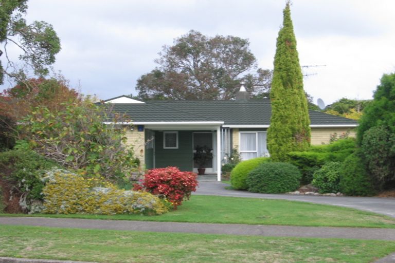 Photo of property in 4 Rewarewa Crescent, Waikanae, 5036