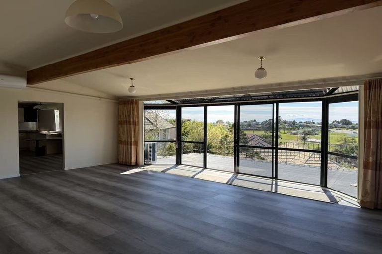 Photo of property in 28 Ronald Macken Place, Windsor Park, Auckland, 0632