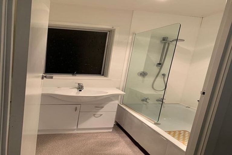 Photo of property in 1/16 Kathleen Street, Totara Vale, Auckland, 0627