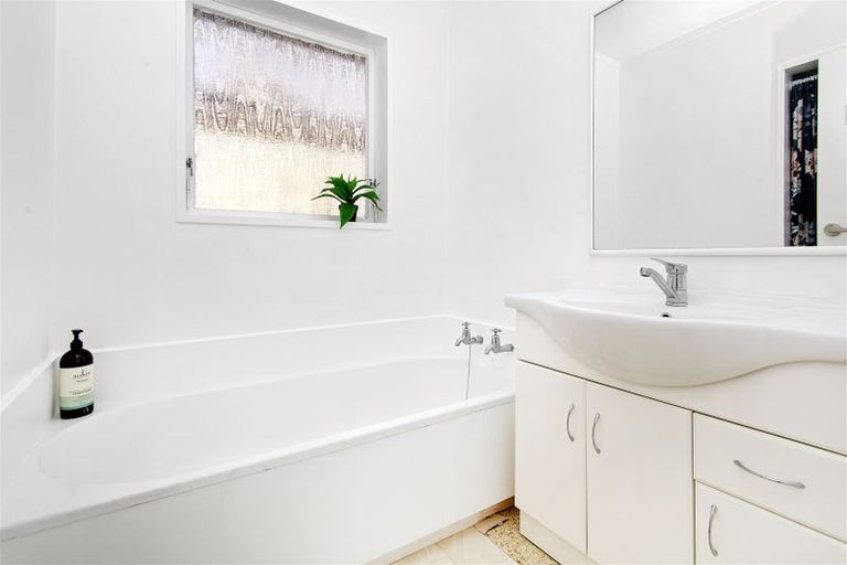 Photo of property in 78 Churton Drive, Churton Park, Wellington, 6037