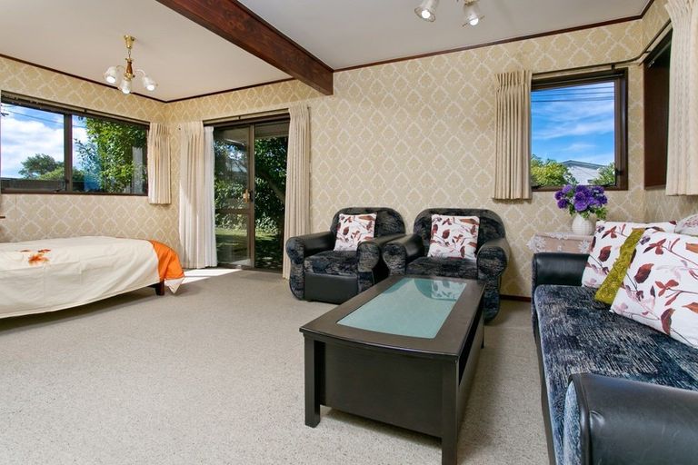 Photo of property in 2/25 Toroa Street, Torbay, Auckland, 0630