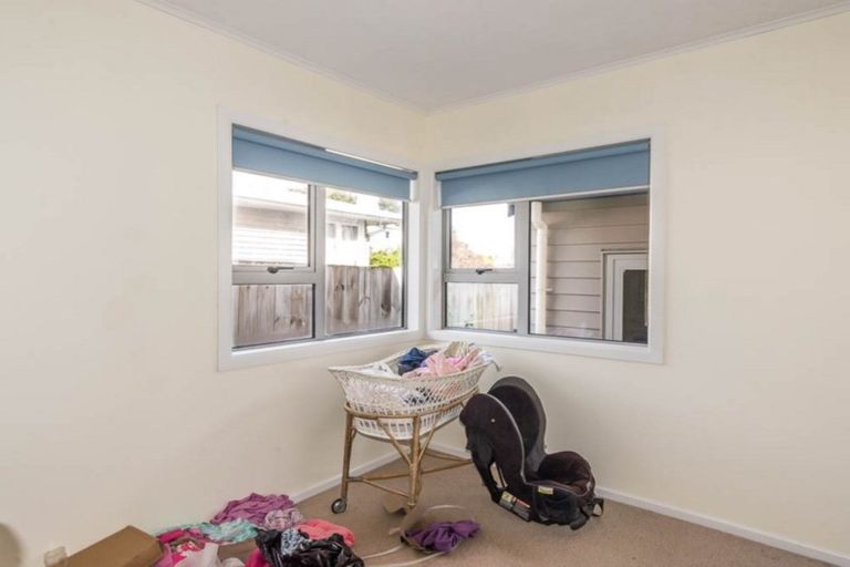 Photo of property in 16a Karamu Street, Te Atatu Peninsula, Auckland, 0610