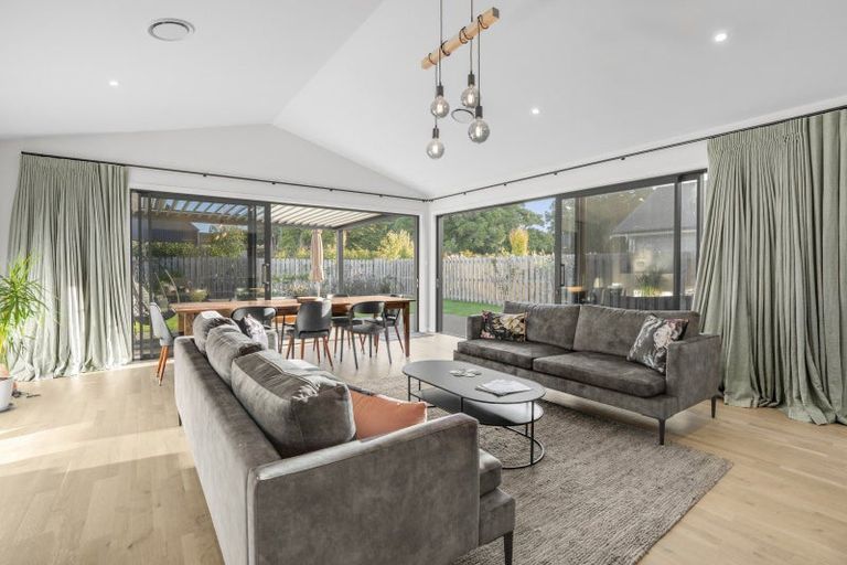 Photo of property in 2 Matai Grove, Greytown, 5712