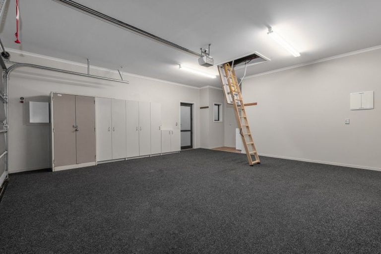 Photo of property in 6 Aotea Drive, Aotea, Porirua, 5024