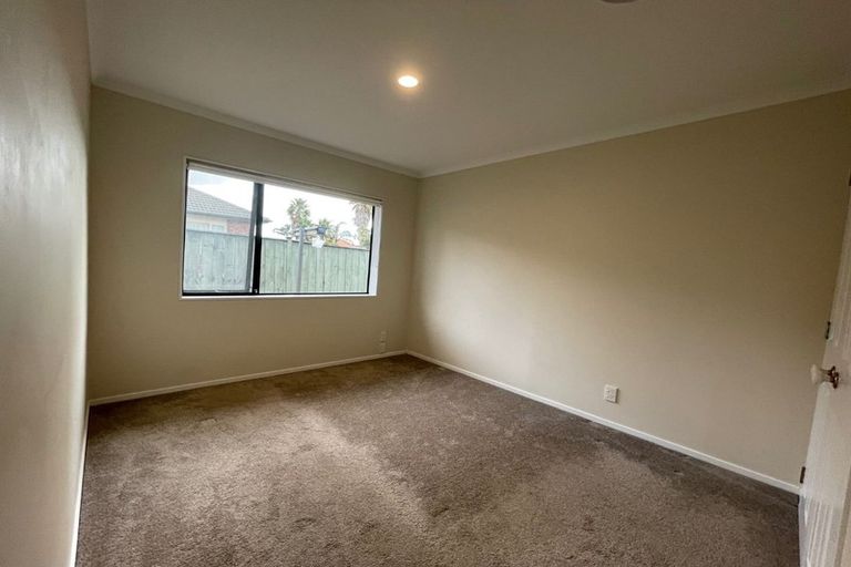 Photo of property in 16 Middlefield Drive, East Tamaki Heights, Auckland, 2016