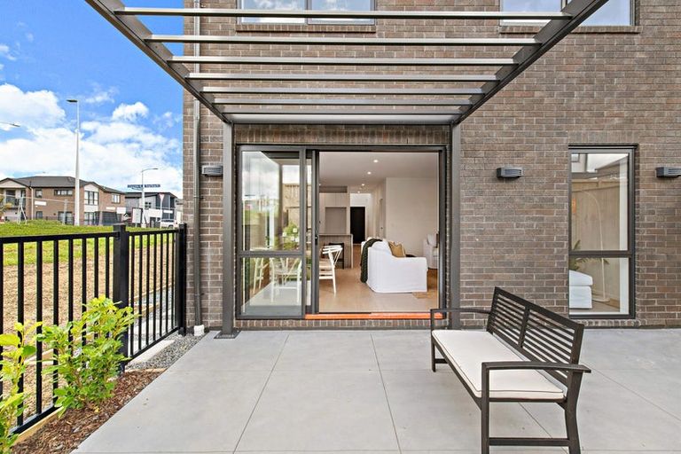 Photo of property in 529 Massey Road, Mangere, Auckland, 2022