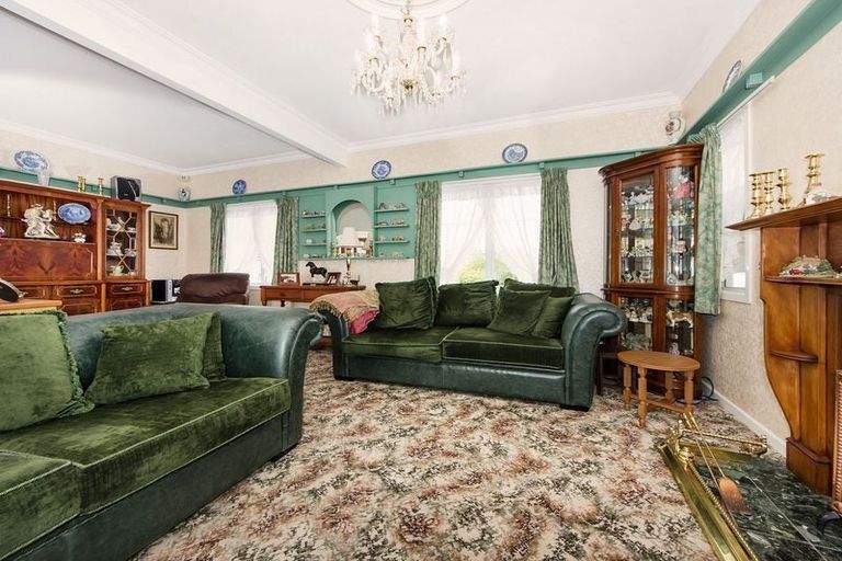 Photo of property in 9 Roberts Road, Te Atatu South, Auckland, 0610