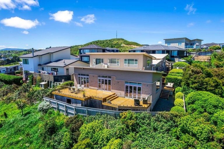 Photo of property in 10 Hanmer Cove, Aotea, Porirua, 5024