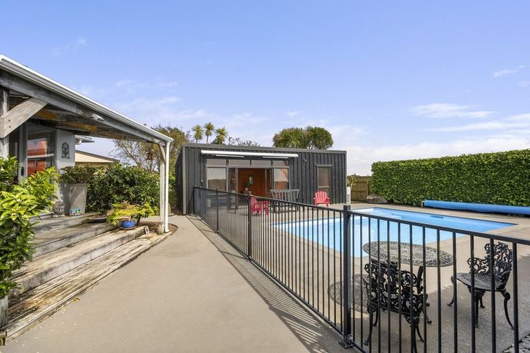 Photo of property in 8 Blenheim Place, Vogeltown, New Plymouth, 4310