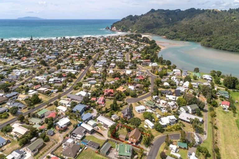 Photo of property in 127 Mckellar Place, Whangamata, 3620