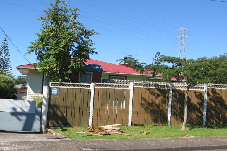 Photo of property in 116 Cobham Crescent, Kelston, Auckland, 0602