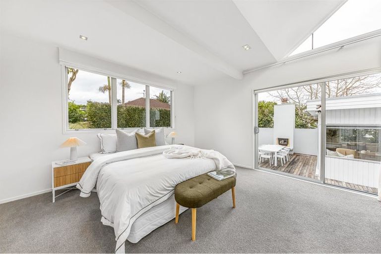 Photo of property in 16 Prestige Place, Castor Bay, Auckland, 0620