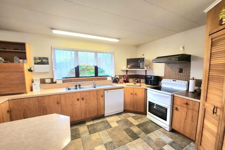 Photo of property in 16 Coronation Street, Moeraki, Palmerston, 9482