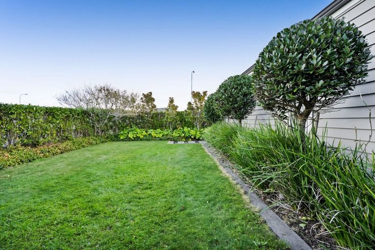 Photo of property in 1 Gleneagles Way, Waiwhakaiho, New Plymouth, 4312