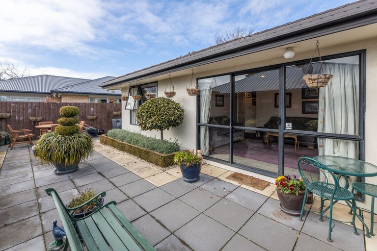 Photo of property in 14 Innisfree Place, Northwood, Christchurch, 8051