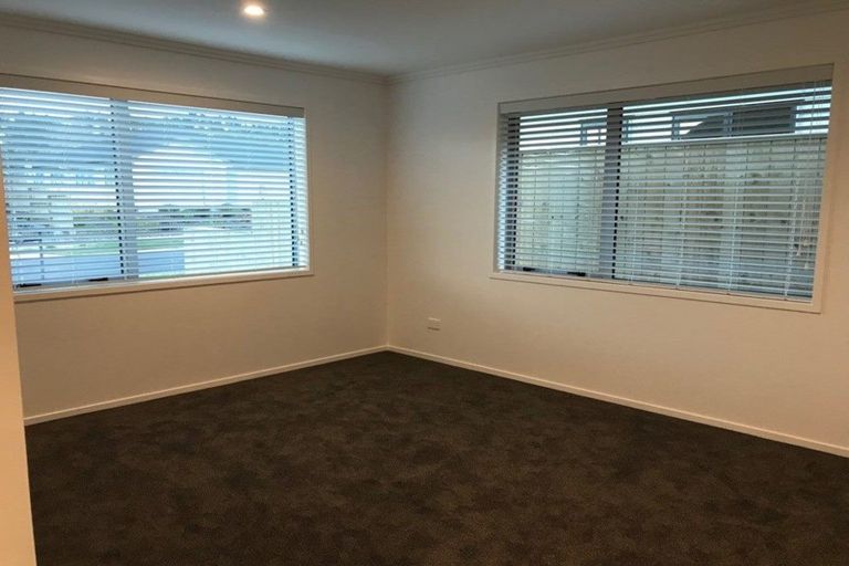 Photo of property in 19 Papa Orchard Drive, Kumeu, 0810