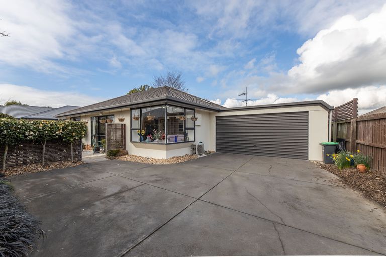 Photo of property in 14 Innisfree Place, Northwood, Christchurch, 8051