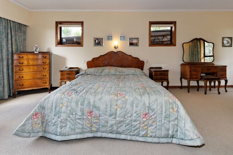 Photo of property in 4a Roland Hill, Glen Eden, Auckland, 0602