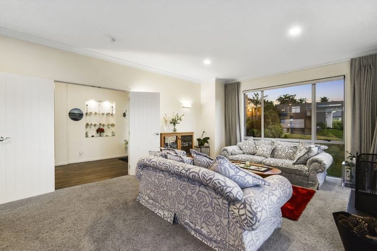 Photo of property in 160 Kittiwake Drive, Schnapper Rock, Auckland, 0632