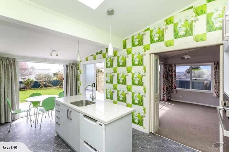 Photo of property in 60 Tukapa Street, Westown, New Plymouth, 4310