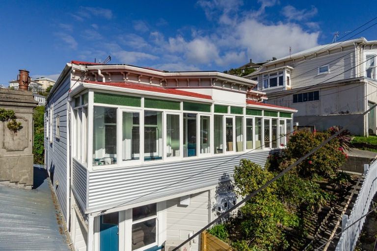 Photo of property in 35 Hankey Street, Mount Cook, Wellington, 6011