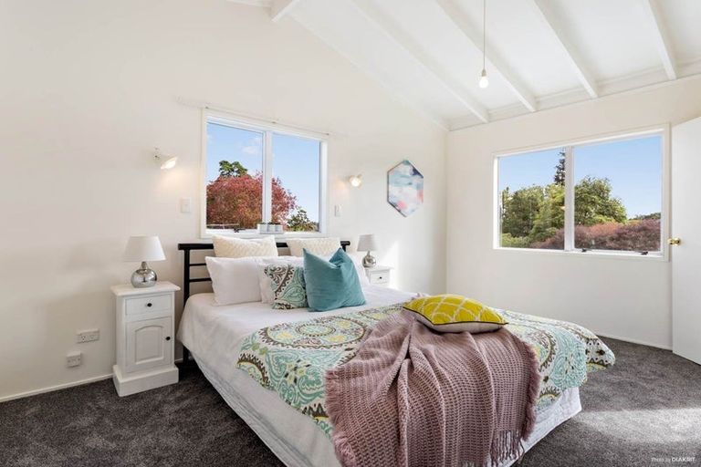 Photo of property in 2/12 Taynith Place, Glenfield, Auckland, 0629