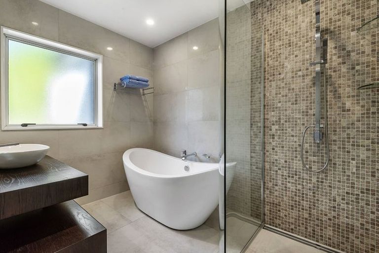 Photo of property in 7 Bushglen Court, Browns Bay, Auckland, 0630