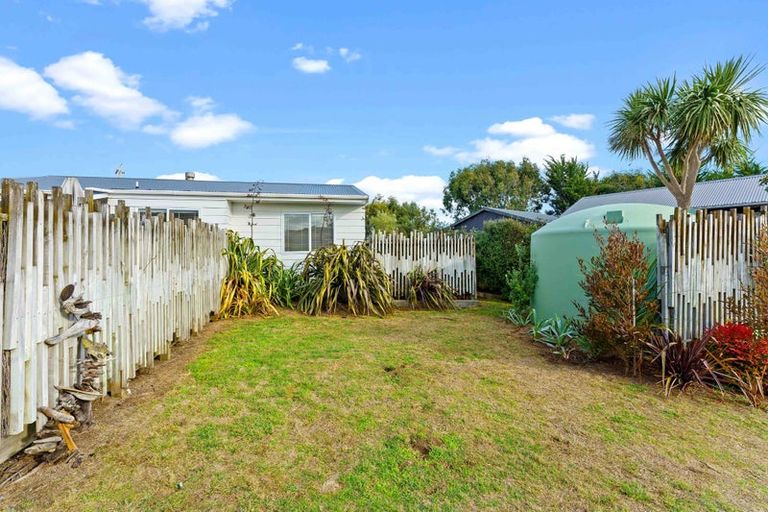 Photo of property in 3 Mavis Avenue, Waikawa Beach, Manakau, 5573