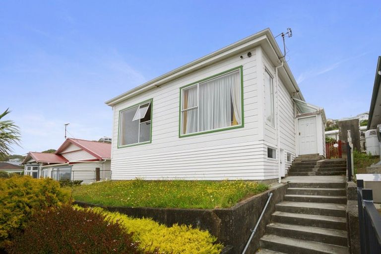 Photo of property in 9 Apuka Street, Brooklyn, Wellington, 6021