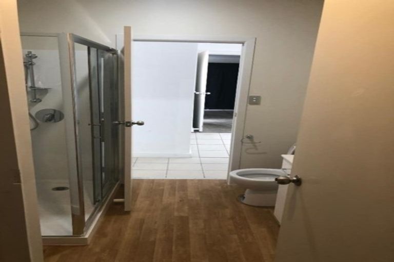 Photo of property in 1 Hinekohu Street, New Lynn, Auckland, 0600