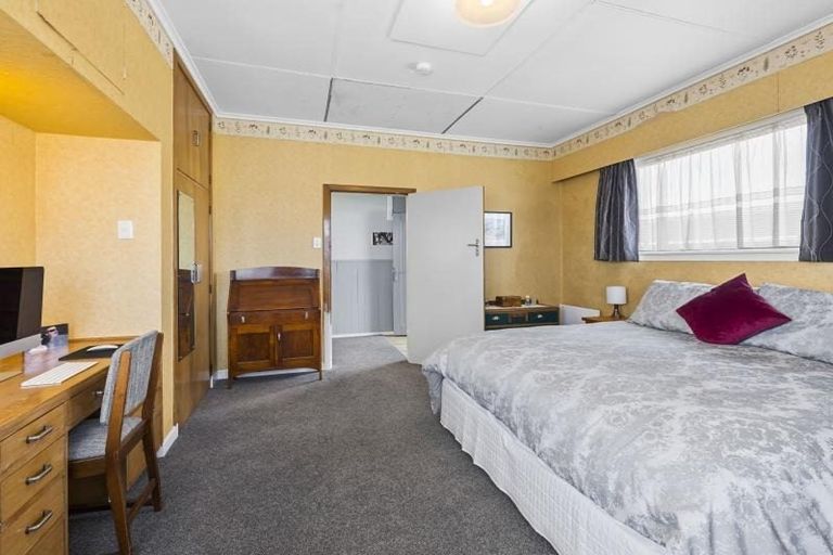 Photo of property in 15 Tasman Street, Opunake, 4616