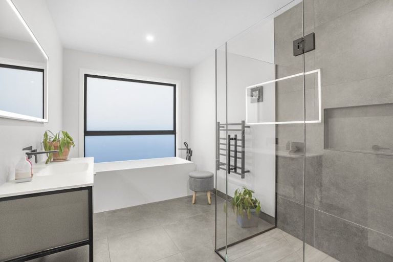 Photo of property in 2 Matai Grove, Greytown, 5712