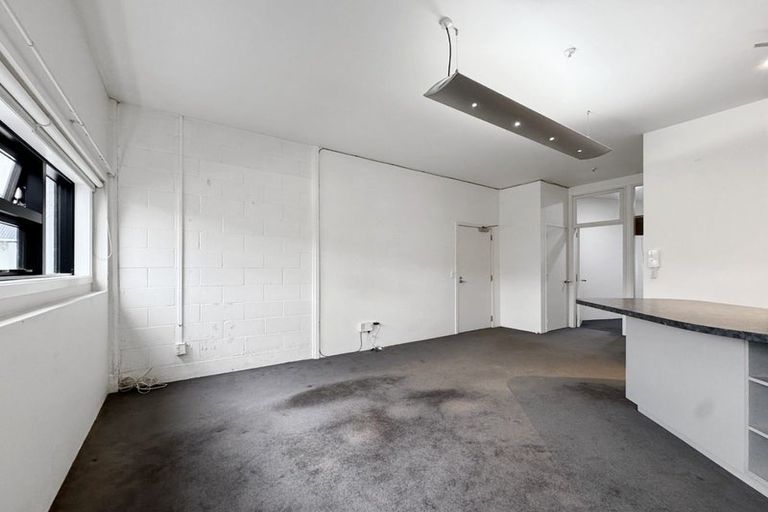 Photo of property in Endeavour Apartments, 19/125u Thorndon Quay, Pipitea, Wellington, 6011