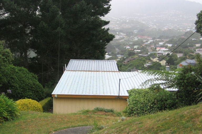 Photo of property in 51 Huntingdon Street, Northland, Wellington, 6012