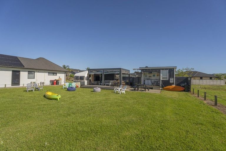 Photo of property in 14 Mermaid Place, Whitianga, 3510
