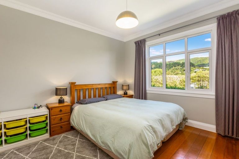 Photo of property in 32 Handyside Street, Tawa, Wellington, 5028