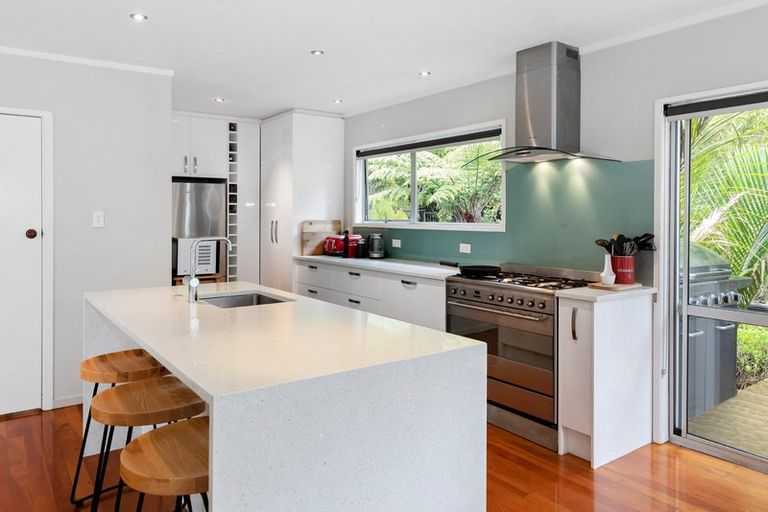 Photo of property in 26 Daffodil Street, Titirangi, Auckland, 0604
