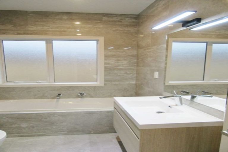 Photo of property in 12 Brumbie Way, Karaka, Papakura, 2113