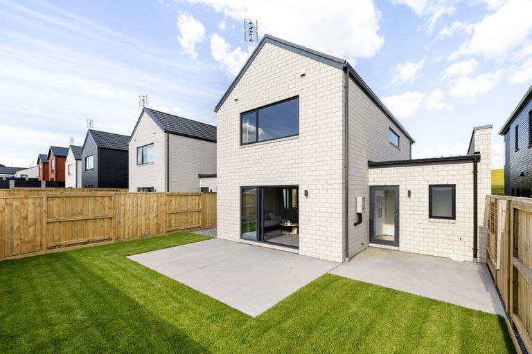 Photo of property in 19 Kakariki Lane, Rototuna North, 3210
