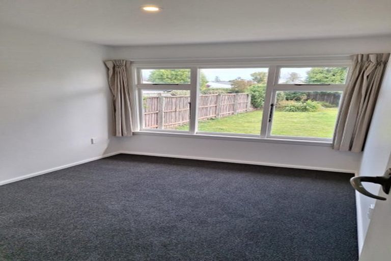 Photo of property in 37 Tintern Avenue, Avonhead, Christchurch, 8042