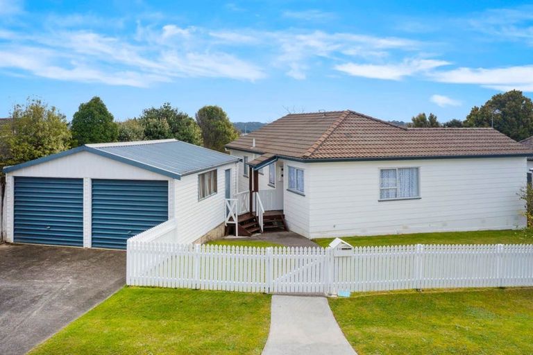Photo of property in 24 Santiago Crescent, Unsworth Heights, Auckland, 0632