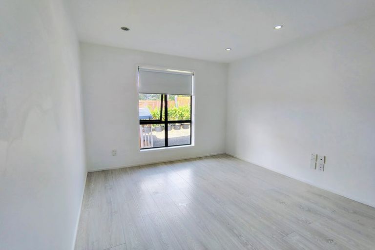 Photo of property in 61 Fernhill Way, Oteha, Auckland, 0632