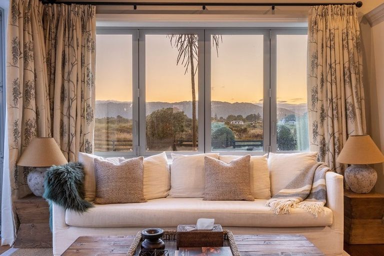 Photo of property in 2 Otaihanga Road, Paraparaumu Beach, Paraparaumu, 5032