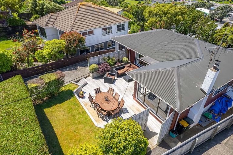 Photo of property in 21 Kereru Bend, Tawa, Wellington, 5028